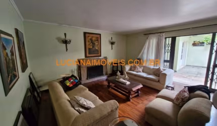 Sobrado para venda possui 306 metros quadrados com 4 quartos em Alto de Pinheiros - São Paulo - SP
