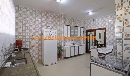 Casa para venda possui 319 metros quadrados com 3 quartos em Vila Ipojuca - São Paulo - SP