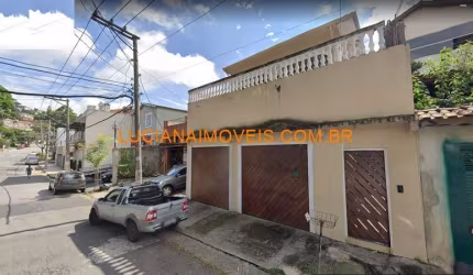 Sobrado para venda possui 300 metros quadrados com 3 quartos em Vila Ipojuca - São Paulo - SP