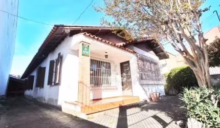 Casa com 4 quartos à venda na Avenida Niterói, 527, Medianeira, Porto Alegre, 200 m2 por R$ 795.000
