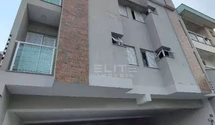 Linda cobertura totalmente mobilada localização privilegiada.