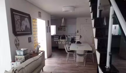 Sobrado em Condomínio Fechado ! Com 3 Quartos,  1 Suíte, Espaço Gourmet e 194m²  Região Privilegiada!