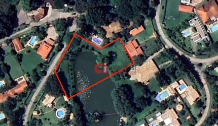 Maravilhoso lote com lago e peixes - Condomínio Long Island - 3.956m² - alto e planoo