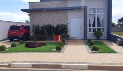 Excelente casa à venda, 3 dormitórios, em condomínio fechado por R$ 600.000