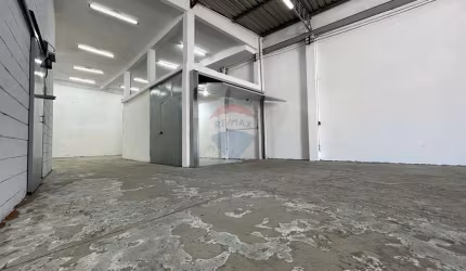 Galpão reformado à venda na Avenida Anchieta na região de Brás Cubas com 400m² em Mogi das Cruzes - Alto Tietê/ Zona Leste