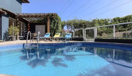 Casa à venda no Condomínio Aruã Eco Park Lagos em Mogi das Cruzes com reserva e pomar ao fundo