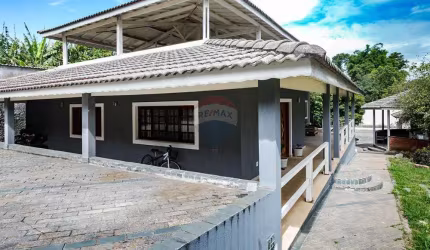 Casa a venda centro de poa