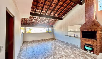 Seu Novo Lar no Vila Lavínia: Espaço e Conforto, 4 Dormitórios com 2 Suites e área Gourmet com Churrasqueira!