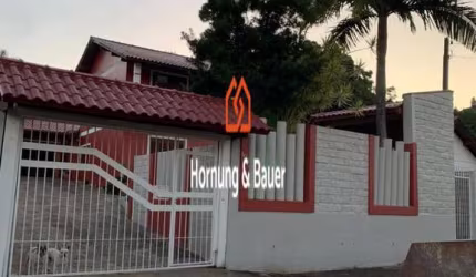 Belíssima casa com piscina à venda em Novo Hamburgo no bairro Primavera
