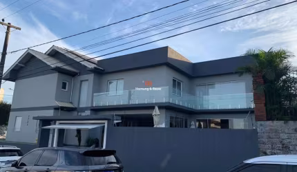Casa à venda com piscina e vista da cidade em Campo Bom