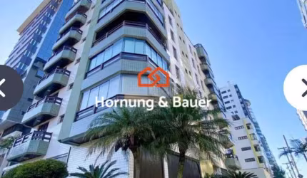 Apartamento à venda em Torres  a três quadra do mar com um valor IMPERDÍVEL! - com três dormitórios