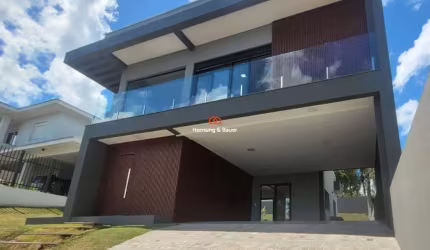 Casa nova em Campo Bom - Pronta para morar, com Piscina e Vista da cidade