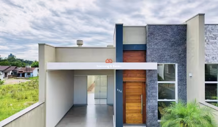 Casa plana com móveis planejados tudo novinho | Suíte com closet mobiliado | churrasqueira | à venda na cidade de Portão, bairro Parque Neto