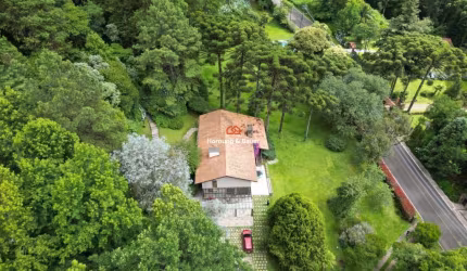 Casa à venda em Gramado, próxima ao Lago Negro