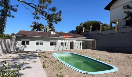 Casa plana à venda | suíte com closet | pátio amplo com piscina | Novo Hamburgo, bairro Vila Nova! Próximo a Feevale.