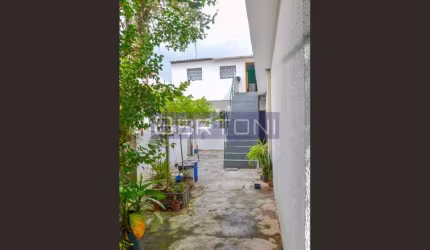 Vende-se 2 Casas construídas em terreno de 300 m2 com 7 Vagas de Garagem em Bairro Suisso  São Bernardo do Campo