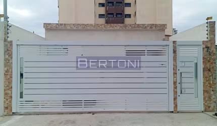 Vende-se Casa Térrea com 03 Dormitórios, 03 vagas de Garagem com Portão Automático em Rudge Ramos  São Bernardo do Campo