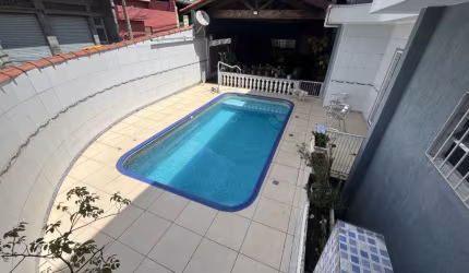 Sobradão 4 suites piscina aquecida