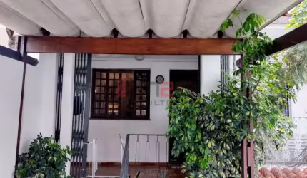 Sobrado com 2 Quartos e 2 banheiros à Venda, 142 m²