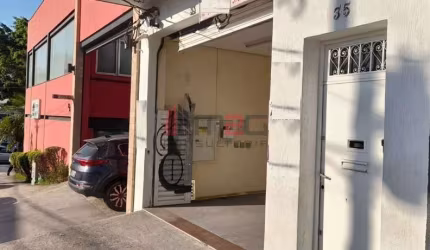 Loja de 240m²AC para locação na Vila Ipojuca