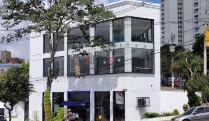 Loja de esquina para locação na região da Vila São Francisco - ótima oportunidade.