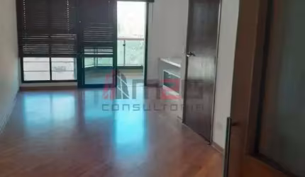 Vende-se apartamento no Sumaré, 3 dormitórios (1 suíte).
