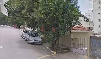 Casa térrea para locação no Alto Lapa com vaga de garagem.