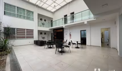 Prédio mobiliado no Centro!