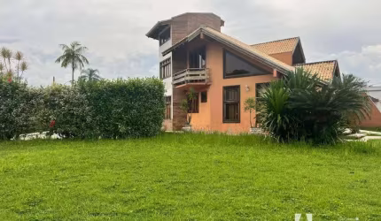 Sobrado semimobiliado no bairro São João!