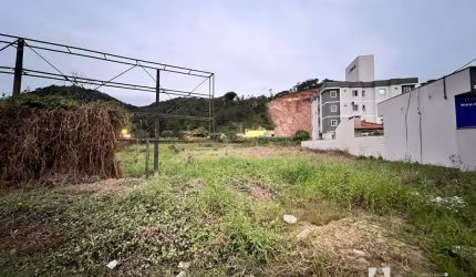 Terreno com 1041 m² no bairro Santa Regina!