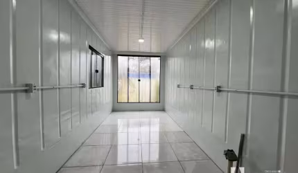 Casa container com 1 dormitório no bairro Espinheiros!