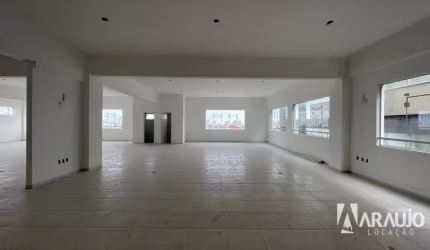 Sala comercial no centro de Navegantes em localização estratégica