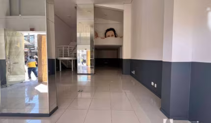 Sala localizada no Centro de Itajaí!