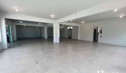 SALA COMERCIAL DE 160m² NO BAIRRO SANTA REGINA