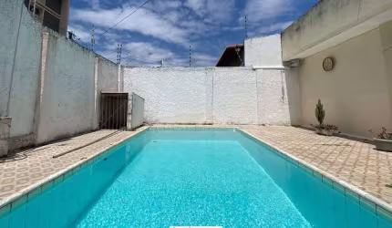 Casa em Lagoa Nova em Natal RN. Sala,  3 quartos (1 suítes), cozinha, dep e 2vgs