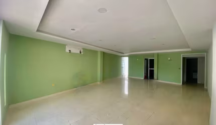 Prédio comercial com 527,68m2 privativos. Recepcao, salas, banheiros, piscina.