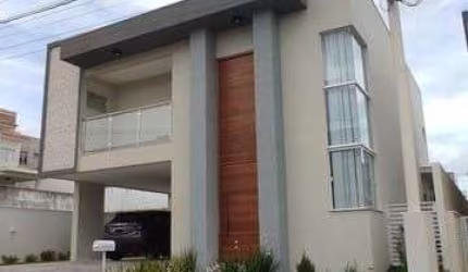 Casa à venda no condomínio Novo Leblon . Sala ampla, 3 suítes, piscina e gourmet