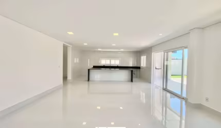 Casa no Alphaville Nata. Sala ampla, 4 quartos (3 suítes), 270m2, gourmet, 4 vgs
