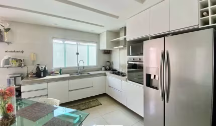 Casa á venda no Emaús Sala, cozinha 3 suítes, escritório, 3 vs, gourmet, piscina