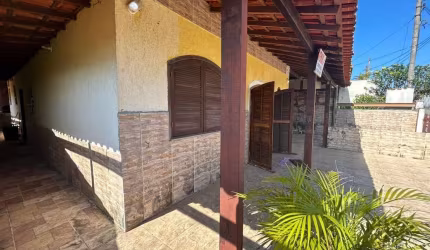 Casa em condomínio fechado com 3 quartos à venda na Rua Carangola, 1, Ponta Negra, Maricá por R$ 400.000