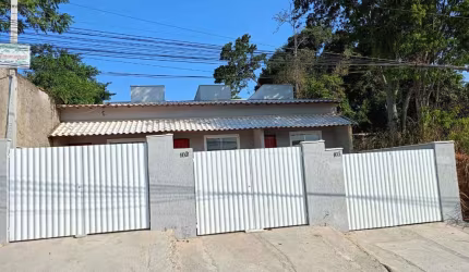 Casa com 2 quartos à venda na Rua das Mangueiras, 1471, Itapeba, Maricá, 99 m2 por R$ 349.000