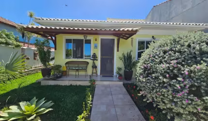 Casa em condomínio fechado com 3 quartos à venda na Rua Raul Alfredo de Andrade, 00, Caxito, Maricá por R$ 790.000