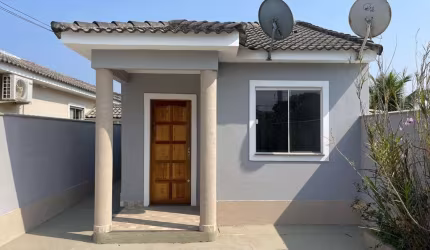Casa com 2 quartos à venda na Rua Oitenta e Cinco, Jardim Atlântico Leste (Itaipuaçu), Maricá, 95 m2 por R$ 480.000