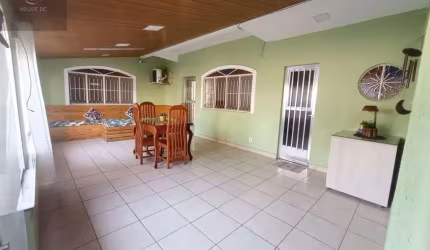 Casa com 2 quartos à venda na Rua Jaime Figueiredo, 2461, Camarão, São Gonçalo por R$ 370.000
