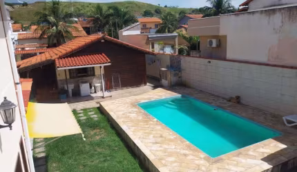 Casa em condomínio fechado com 3 quartos à venda na Rua Irineu Ferreira Pinto, 374, Ponta Grossa, Maricá por R$ 490.000