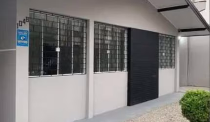 Casa para Locação em Curitiba, Água Verde, 3 dormitórios, 1 banheiro, 4 vagas