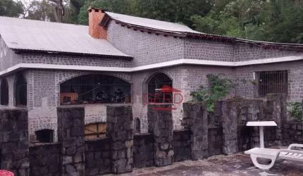 1.	Mansão Estilo Castelo com 5 Suítes e Piscina em Embu – Um Refúgio Único!