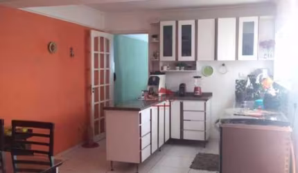 Espaçosa Casa à Venda com 5 Quartos e Escritório em Osasco, Cidade das Flores