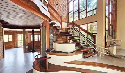 Casa Impecável em Condomínio Nova Higienópolis - 4 Dormitórios, 3 Suítes, Piscina e Sauna em Jandira/SP:  Vende!