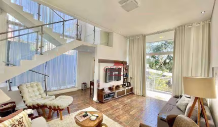 Linda Casa com Espaço Gourmet e Vista para a Natureza em Condomínio Fechado - Cotia/SP